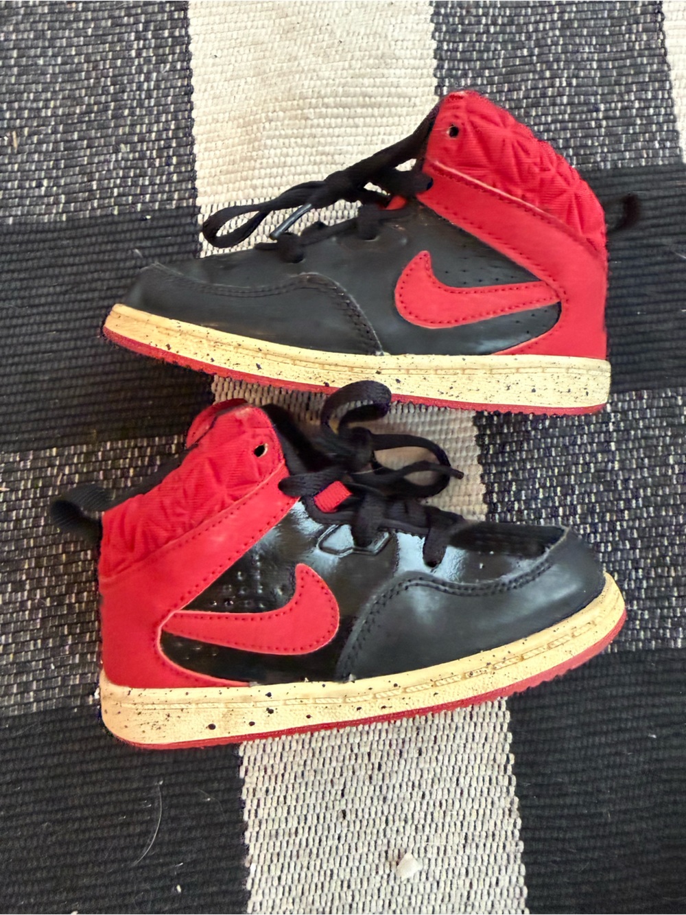 Nike Kids First Flight Toddler Black and Red High-Top Sneakers GUC Size 7C